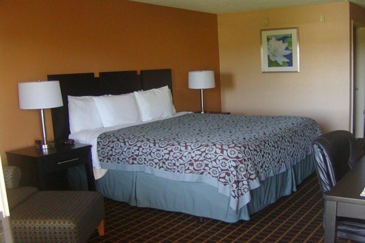 Days Inn By Wyndham Marietta White Water Exteriér fotografie