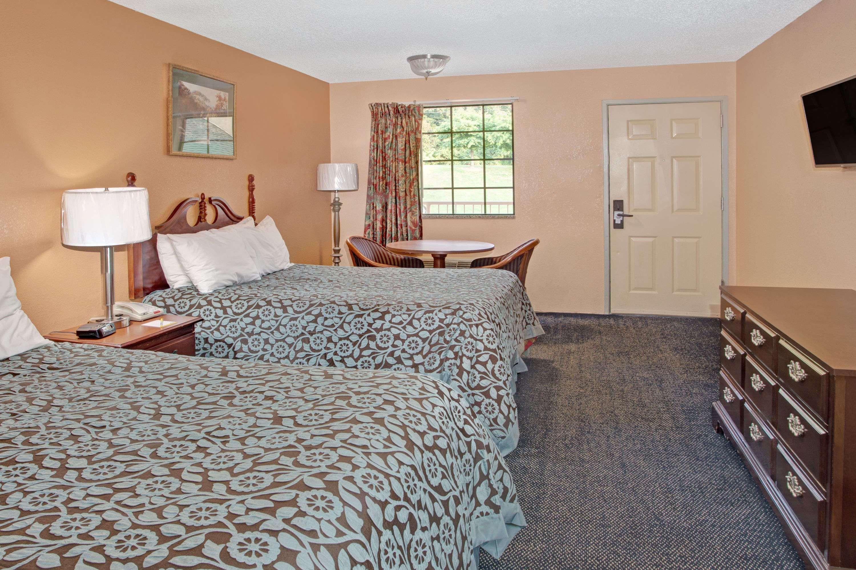 Days Inn By Wyndham Marietta White Water Exteriér fotografie