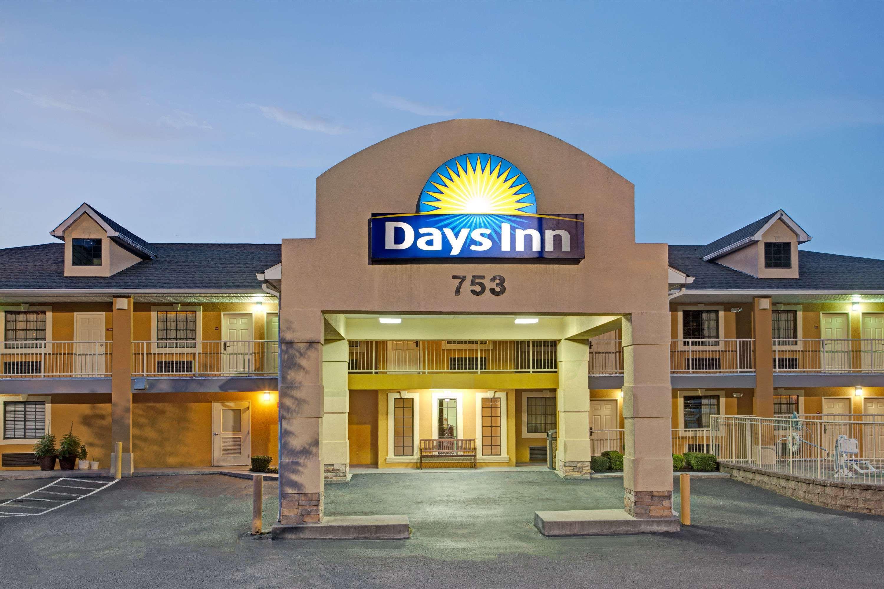 Days Inn By Wyndham Marietta White Water Exteriér fotografie