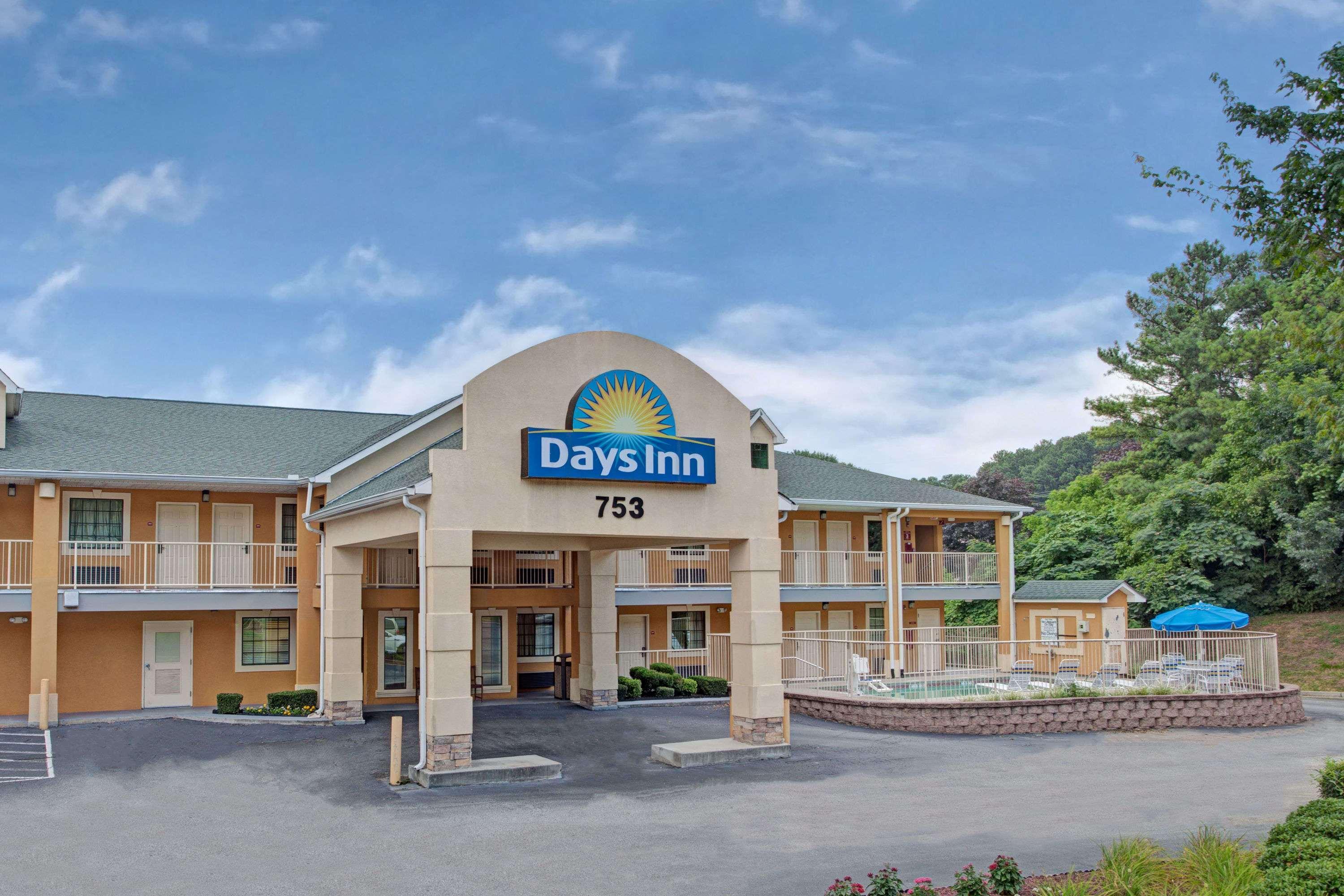 Days Inn By Wyndham Marietta White Water Exteriér fotografie