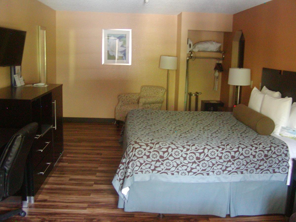 Days Inn By Wyndham Marietta White Water Exteriér fotografie