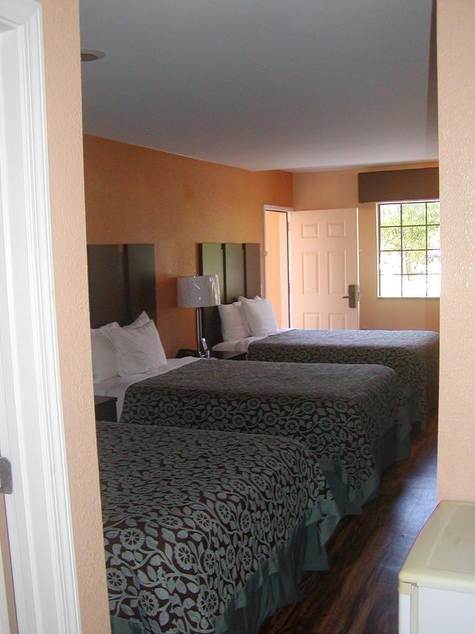 Days Inn By Wyndham Marietta White Water Exteriér fotografie