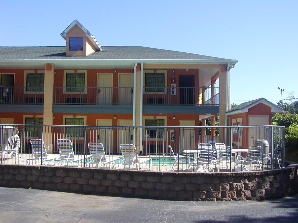 Days Inn By Wyndham Marietta White Water Exteriér fotografie