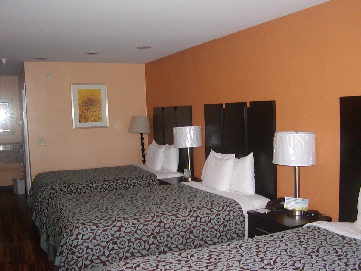 Days Inn By Wyndham Marietta White Water Exteriér fotografie