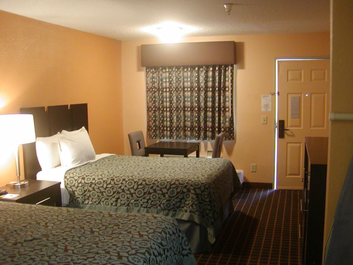 Days Inn By Wyndham Marietta White Water Exteriér fotografie