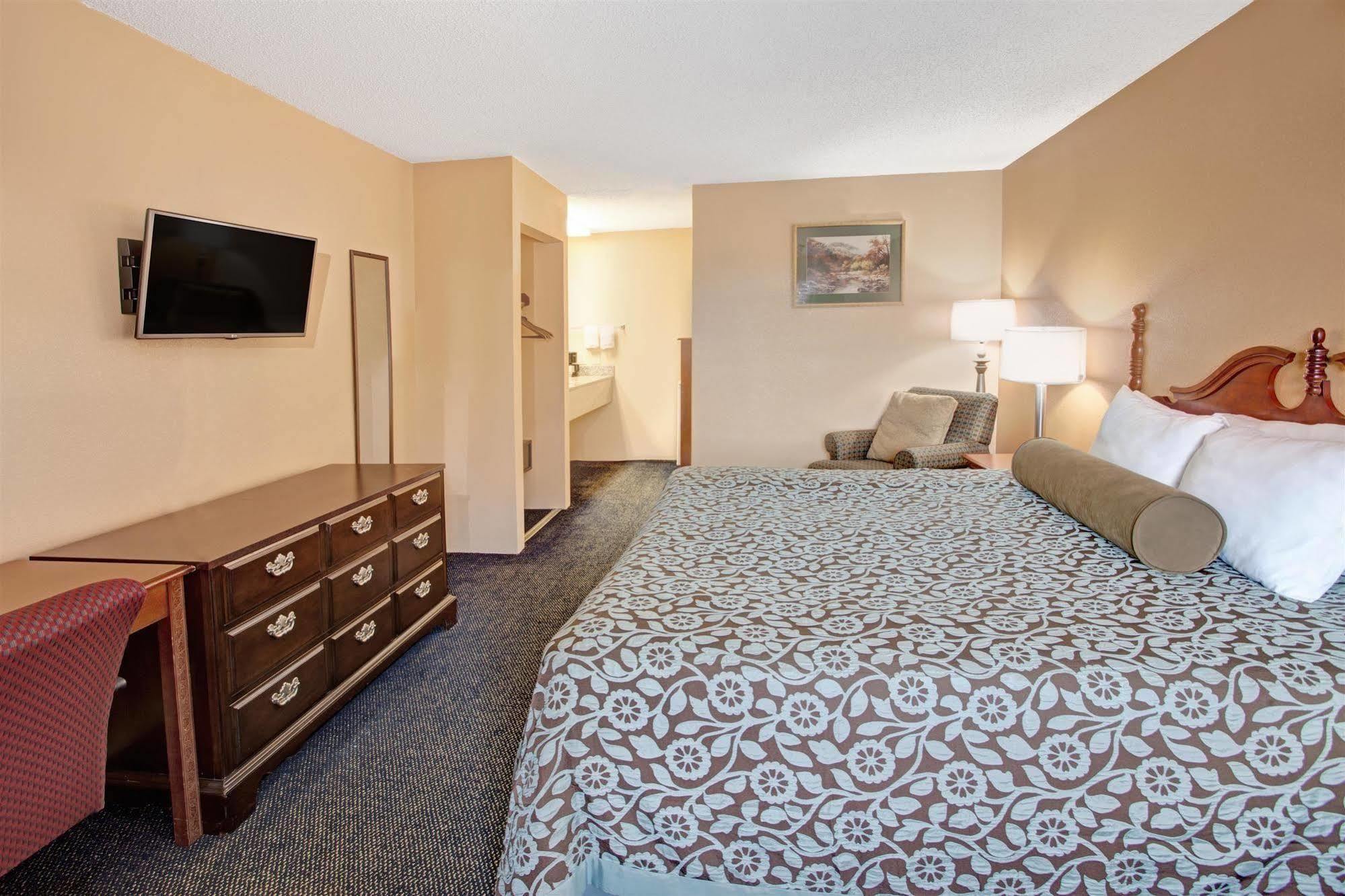 Days Inn By Wyndham Marietta White Water Exteriér fotografie